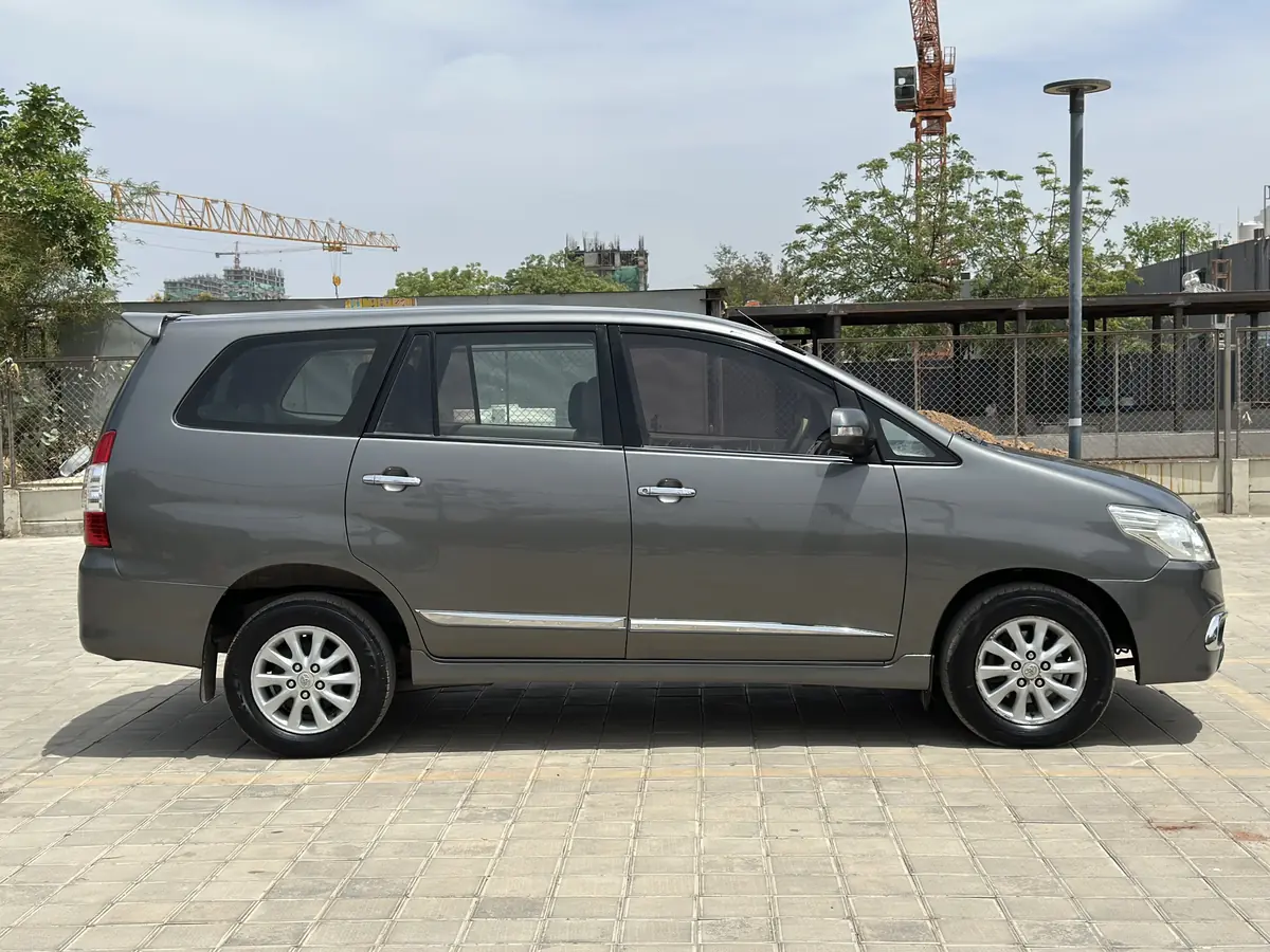 2012 TOYOTA INNOVA V MT