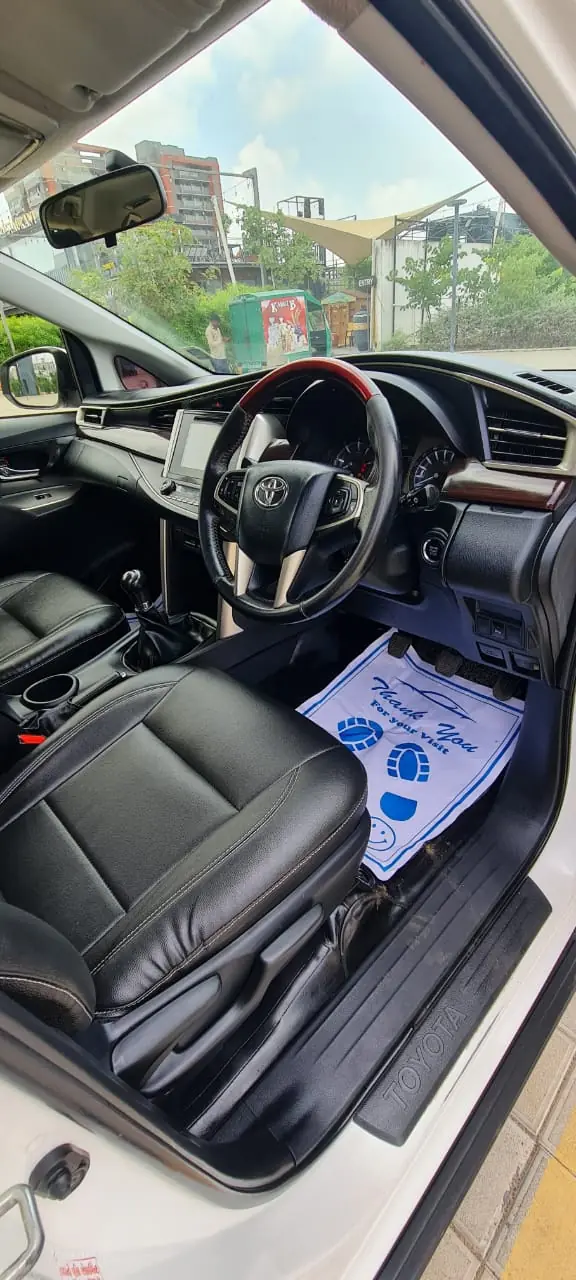 2019 TOYOTA INNOVA CRYSTA V