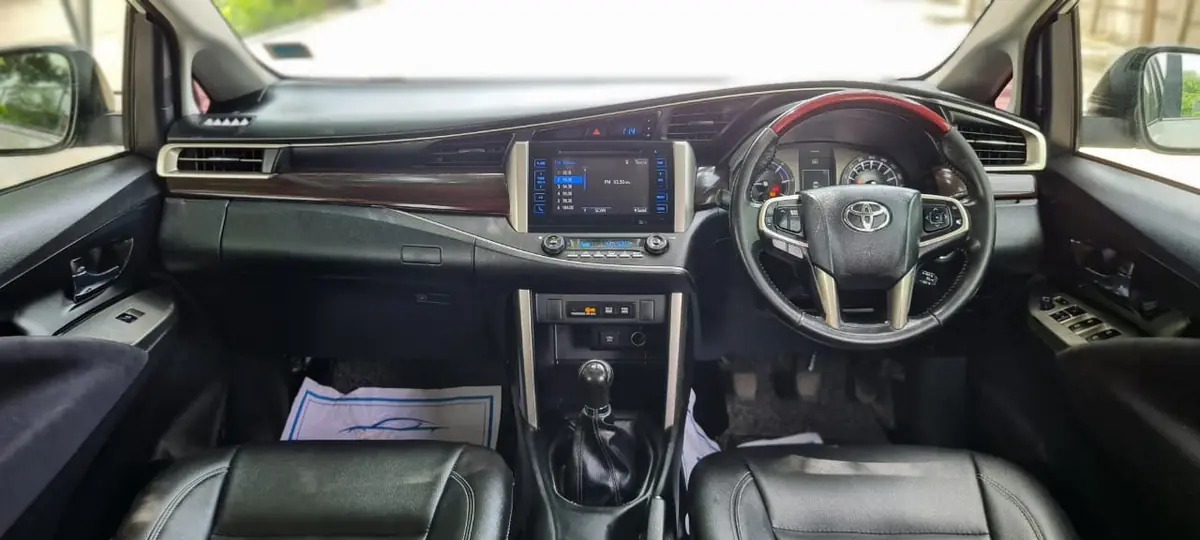 2019 TOYOTA INNOVA CRYSTA V