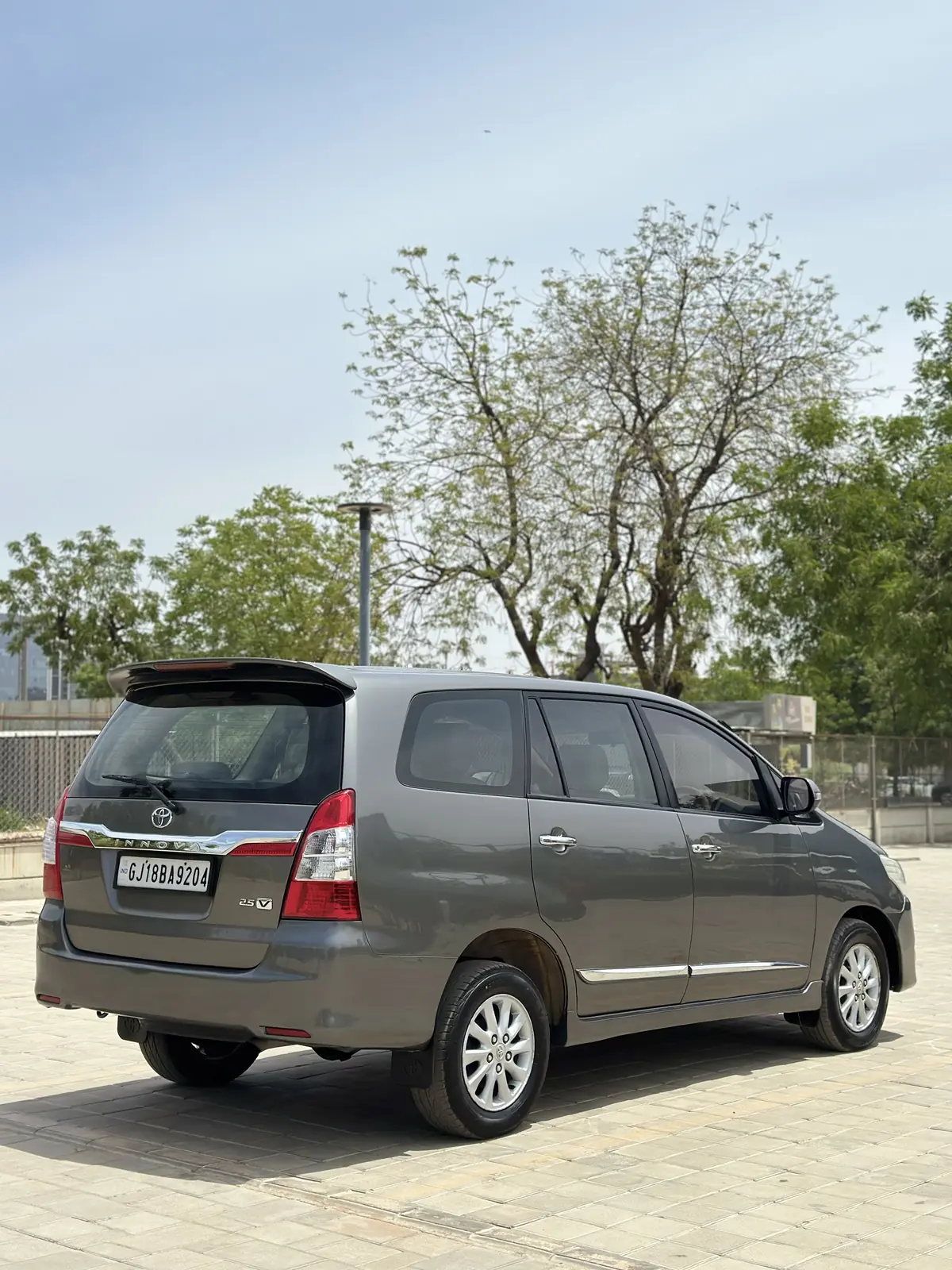 2012 TOYOTA INNOVA V MT