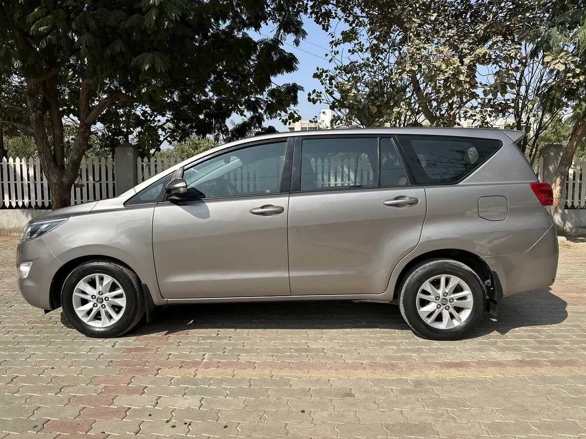 2019 TOYOTA INNOVA CRYSTA G AT