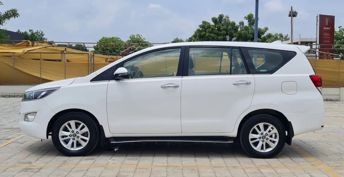 2019 TOYOTA INNOVA CRYSTA V