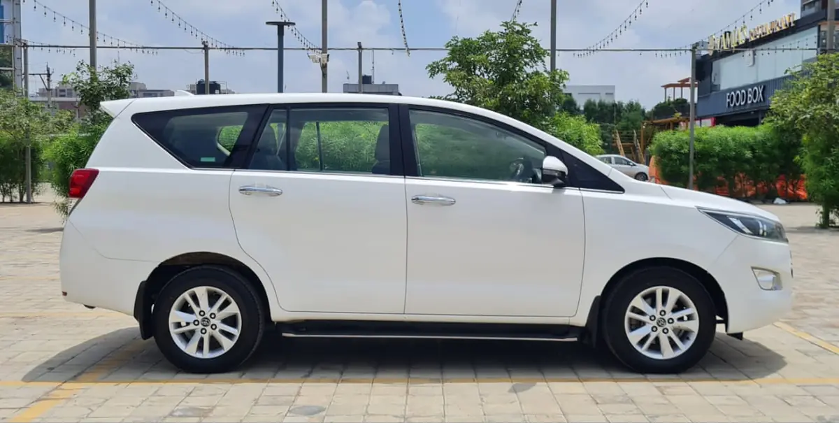 2019 TOYOTA INNOVA CRYSTA V
