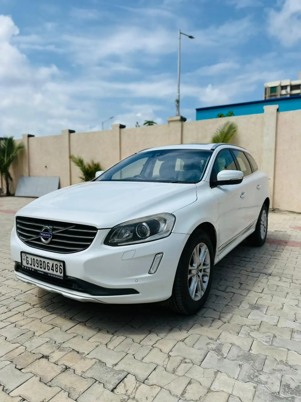 2016 VOLVO XC60 D4
