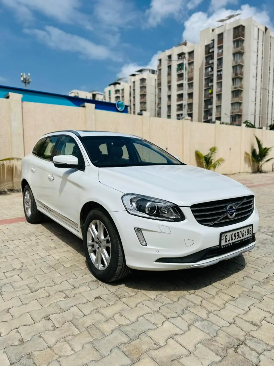 2016 VOLVO XC60 D4