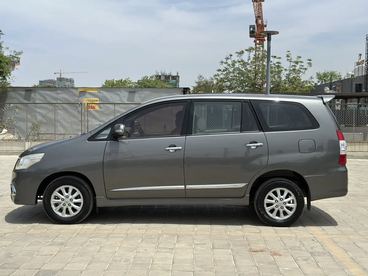 2012 TOYOTA INNOVA V MT