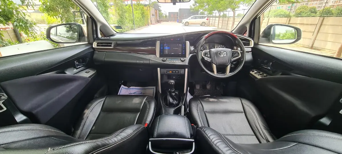 2019 TOYOTA INNOVA CRYSTA V