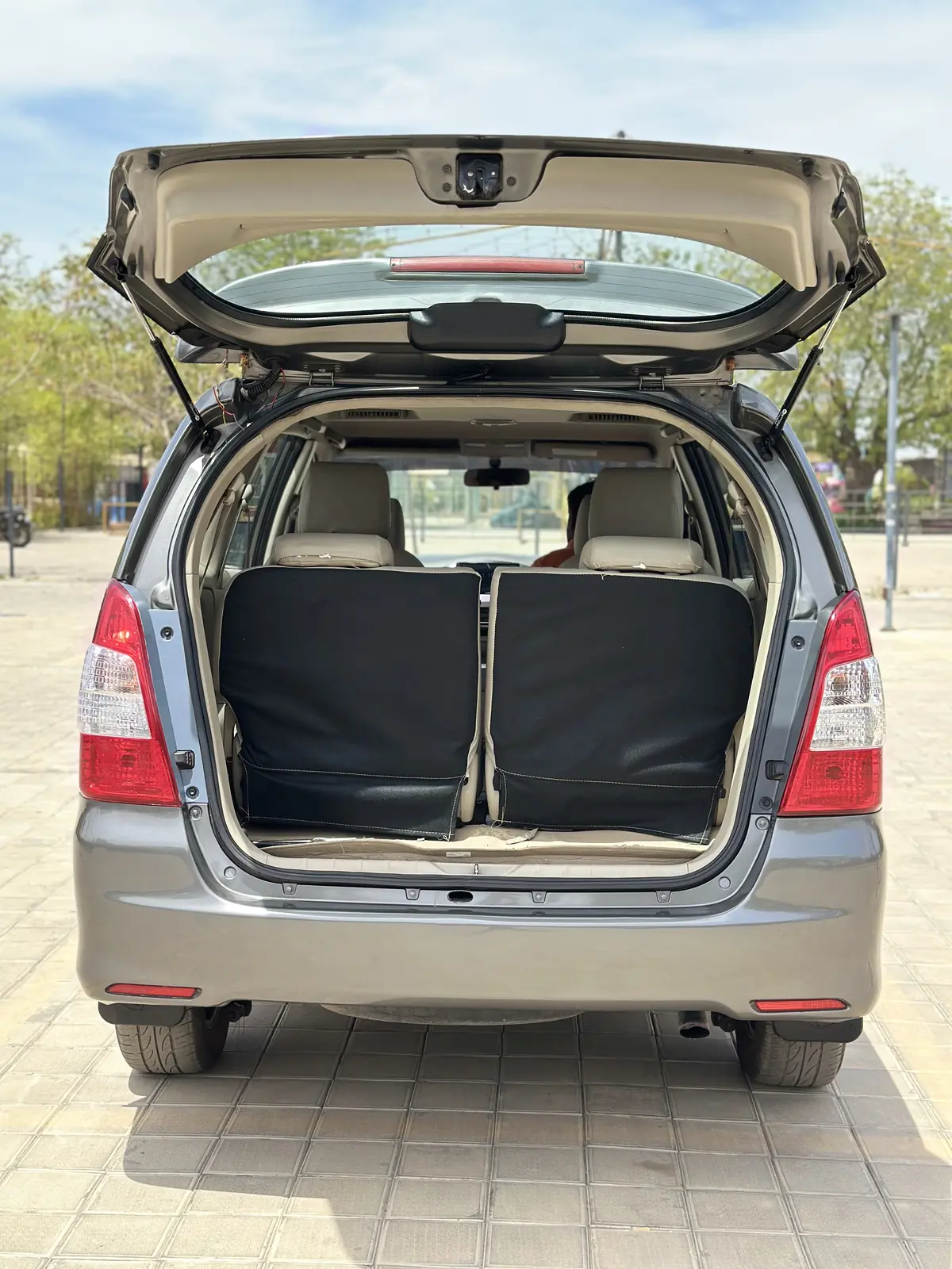 2012 TOYOTA INNOVA V MT