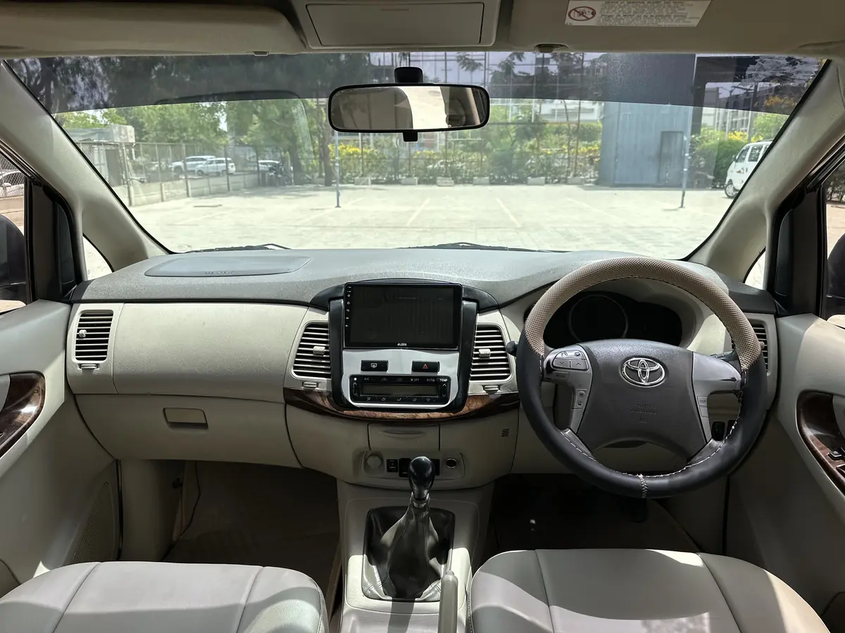 2012 TOYOTA INNOVA V MT