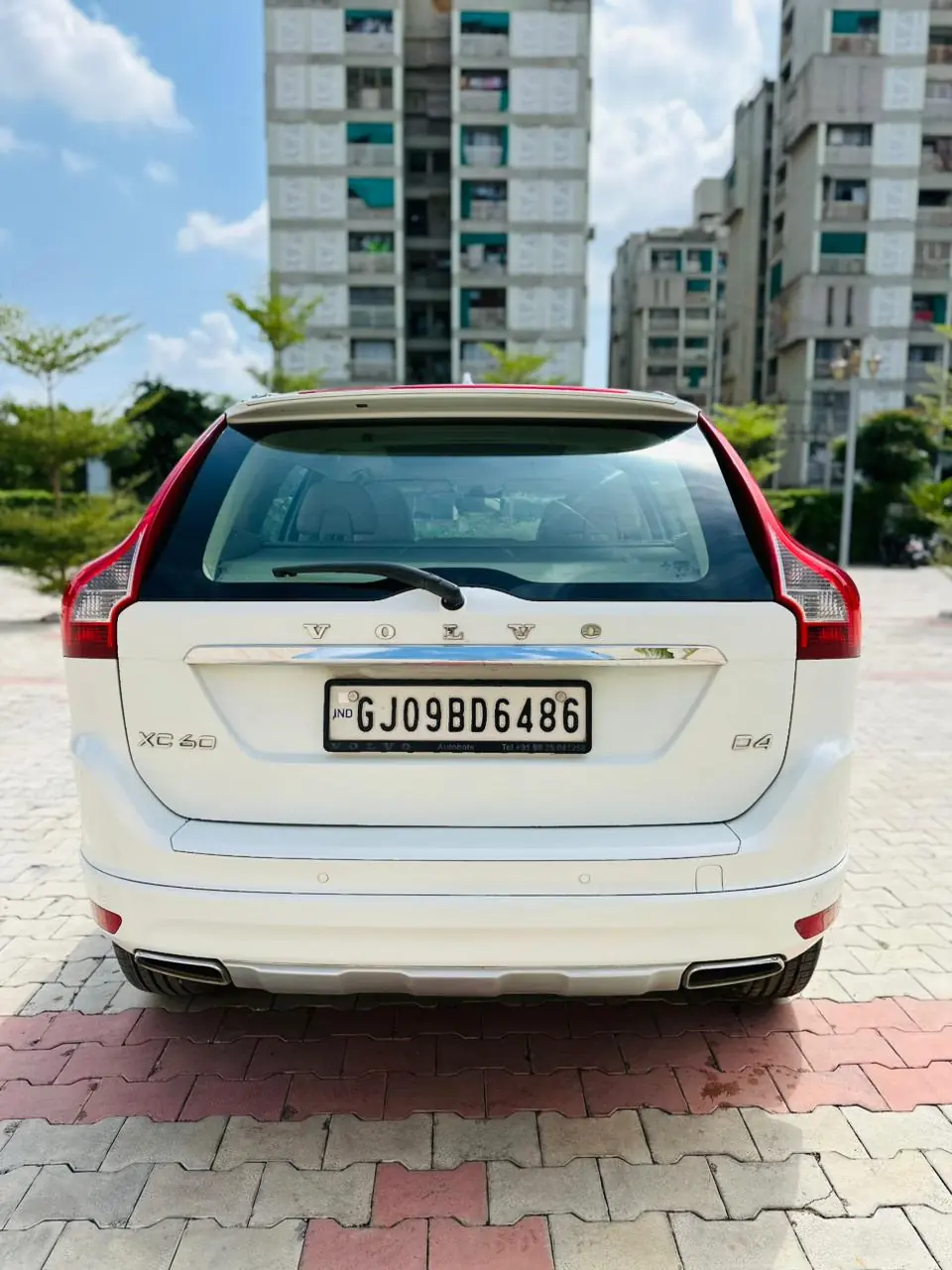 2016 VOLVO XC60 D4