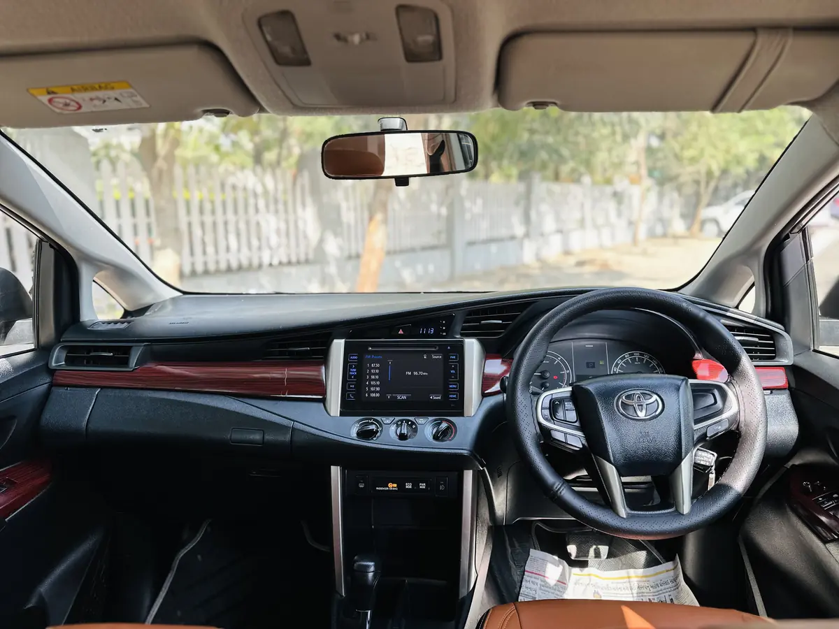 2019 TOYOTA INNOVA CRYSTA G AT
