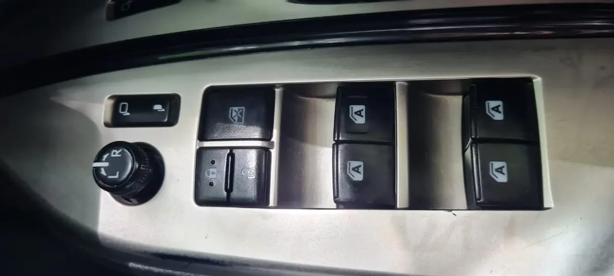 2019 TOYOTA INNOVA CRYSTA V