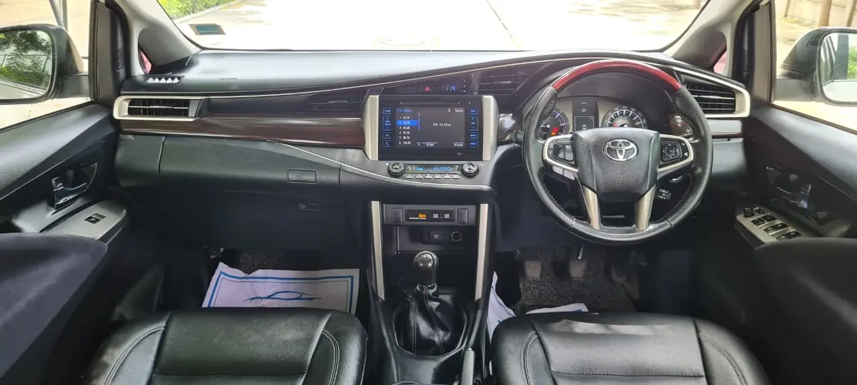 2019 TOYOTA INNOVA CRYSTA V