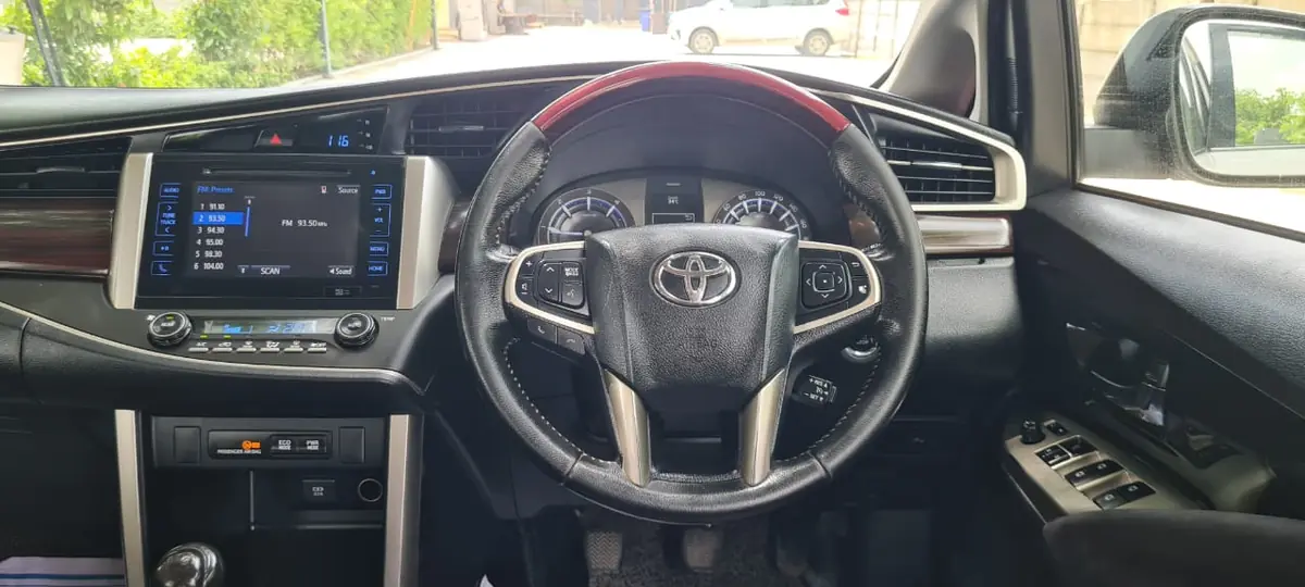 2019 TOYOTA INNOVA CRYSTA V